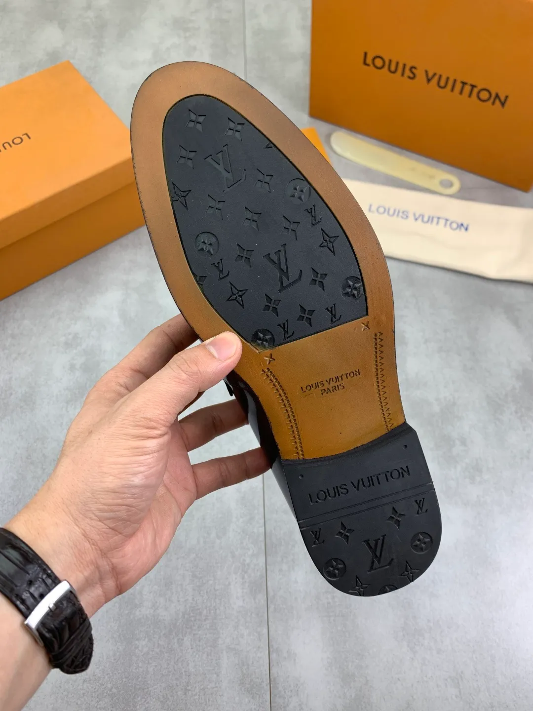 Men's shoes 💰P460💰[New model] Water-dyed cow lining 🆘 LV Louis Vuitton business leather shoes, made of original imported Italian 🇮🇹 calfskin, full cowhide lining, carefully handmade by professional shoemakers, the original version is specially designed for wear-resistant outsole. Standard code: 39-45 5️⃣color🉑️select